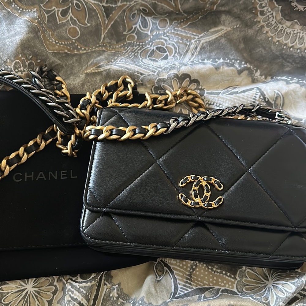 CHANEL 19 Wallet on Chain. Amazing condition… used twice
